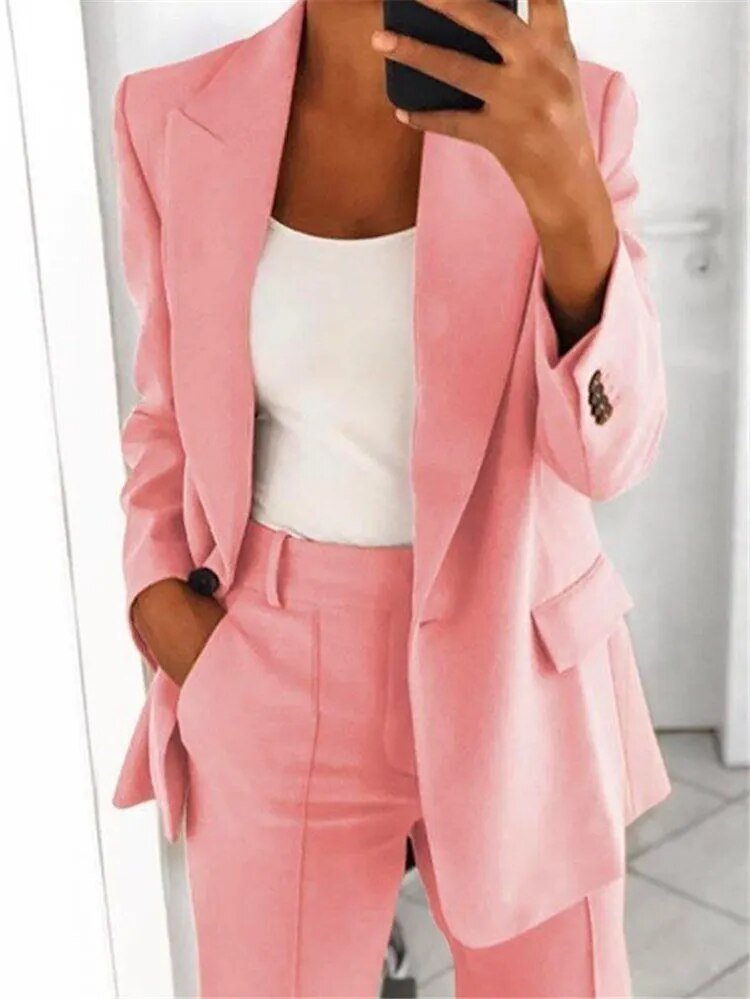 "Abito blazer elegante donna, silhouette sofisticata, vari colori: beige, blu, grigio, marrone, nero, rosa. Perfetto per ogni