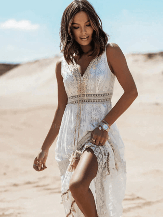 "Abito donna boho elegante, dettagli in pizzo, fluido e comodo, tessuto leggero, ideale per eventi e uso quotidiano."
