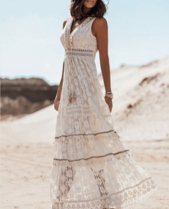 "Abito donna boho elegante, dettagli in pizzo, fluido e comodo, tessuto leggero, ideale per eventi e uso quotidiano."