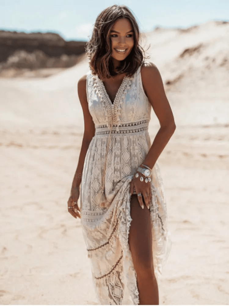 "Abito donna boho elegante, dettagli in pizzo, fluido e comodo, tessuto leggero, ideale per eventi e uso quotidiano."