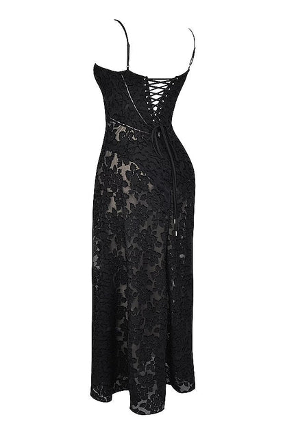 "Abito donna in pizzo lamé rosa semi-trasparente con motivi floreali e spalline rouleau, elegante per eventi glamour."