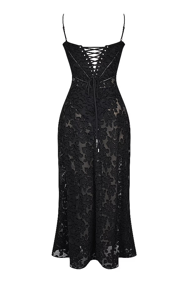 "Abito donna in pizzo lamé rosa semi-trasparente con motivi floreali e spalline rouleau, elegante per eventi glamour."