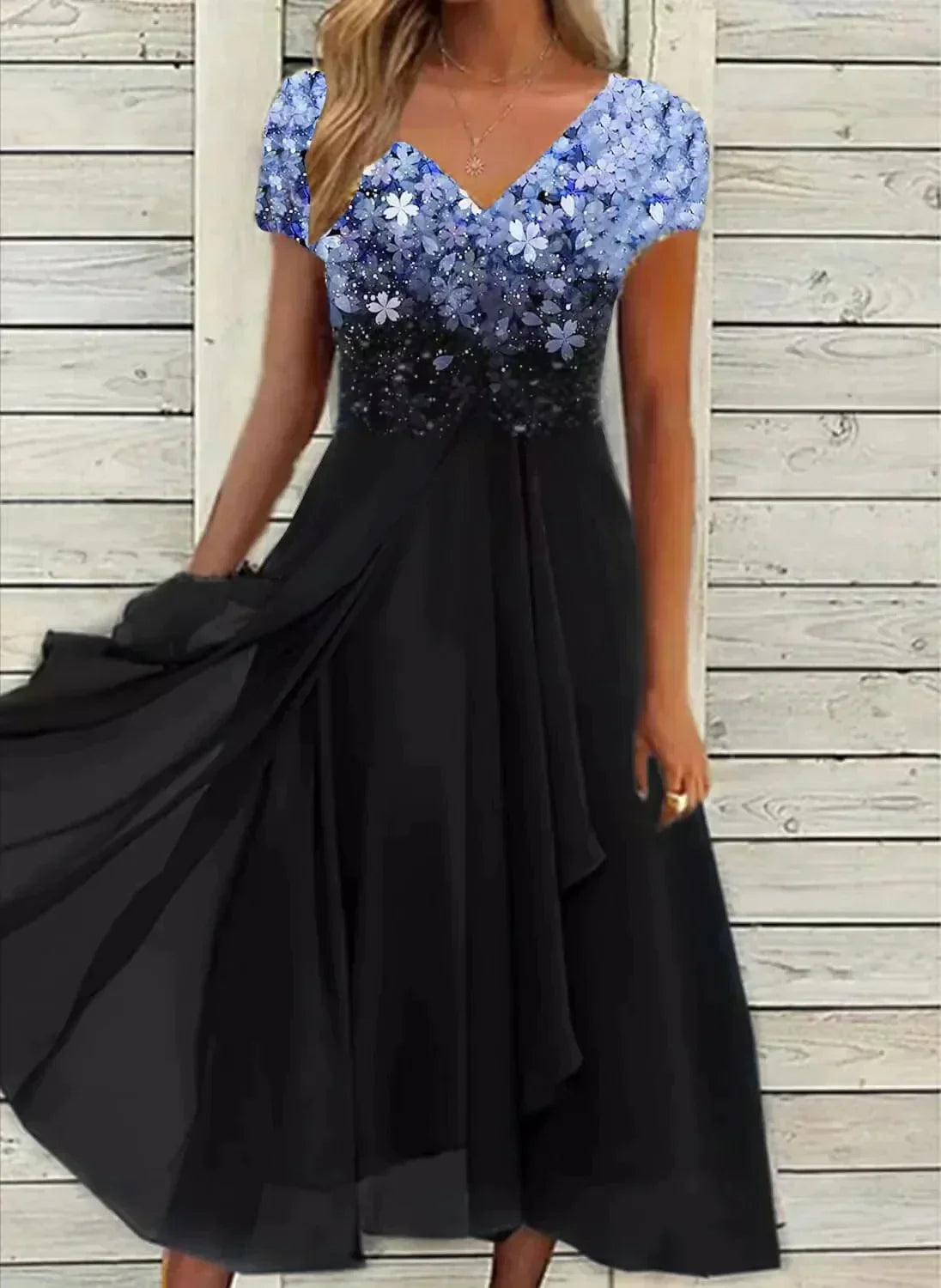 "Abito elegante donna con design floreale, tessuto morbido, colori vivaci, ideale per occasioni formali e casual."