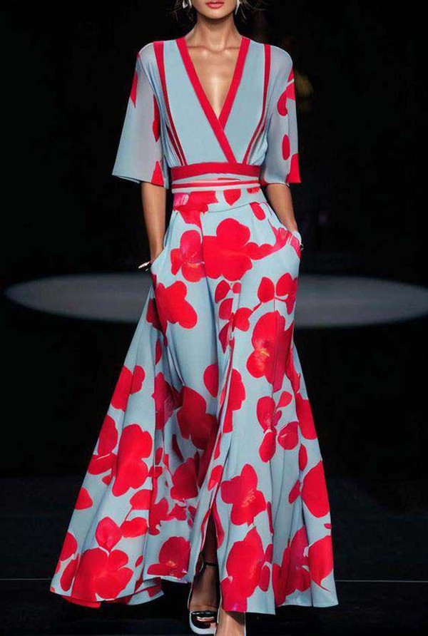 "Abito elegante donna in cotone blu con maniche lunghe, design raffinato per occasioni speciali, vestibilità comoda."