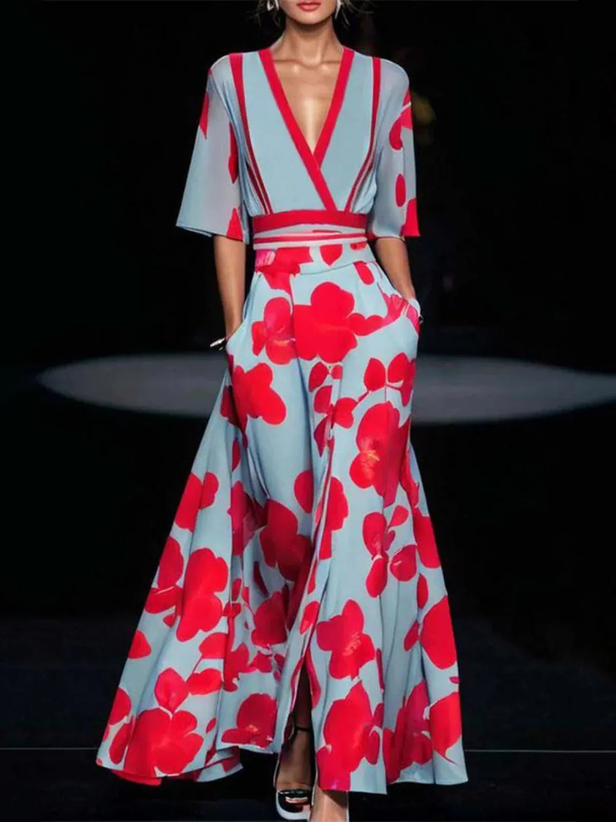 "Abito elegante donna in cotone, maniche raffinate, stile sofisticato, silhouette esaltata, perfetto per ogni occasione."
