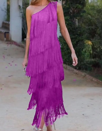 "Abito elegante donna monospalla, design asimmetrico, tessuto lussuoso, vista frontale, sofisticato e moderno"