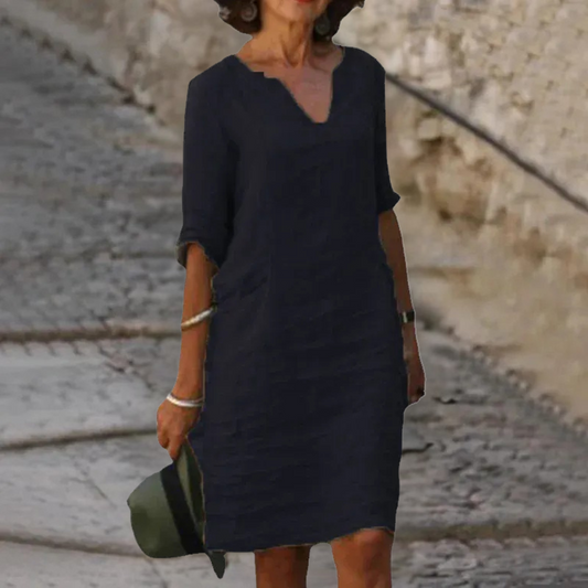 "Abito elegante donna scollo a V, tessuto morbido, silhouette valorizzata, ideale per cerimonie e occasioni speciali."
