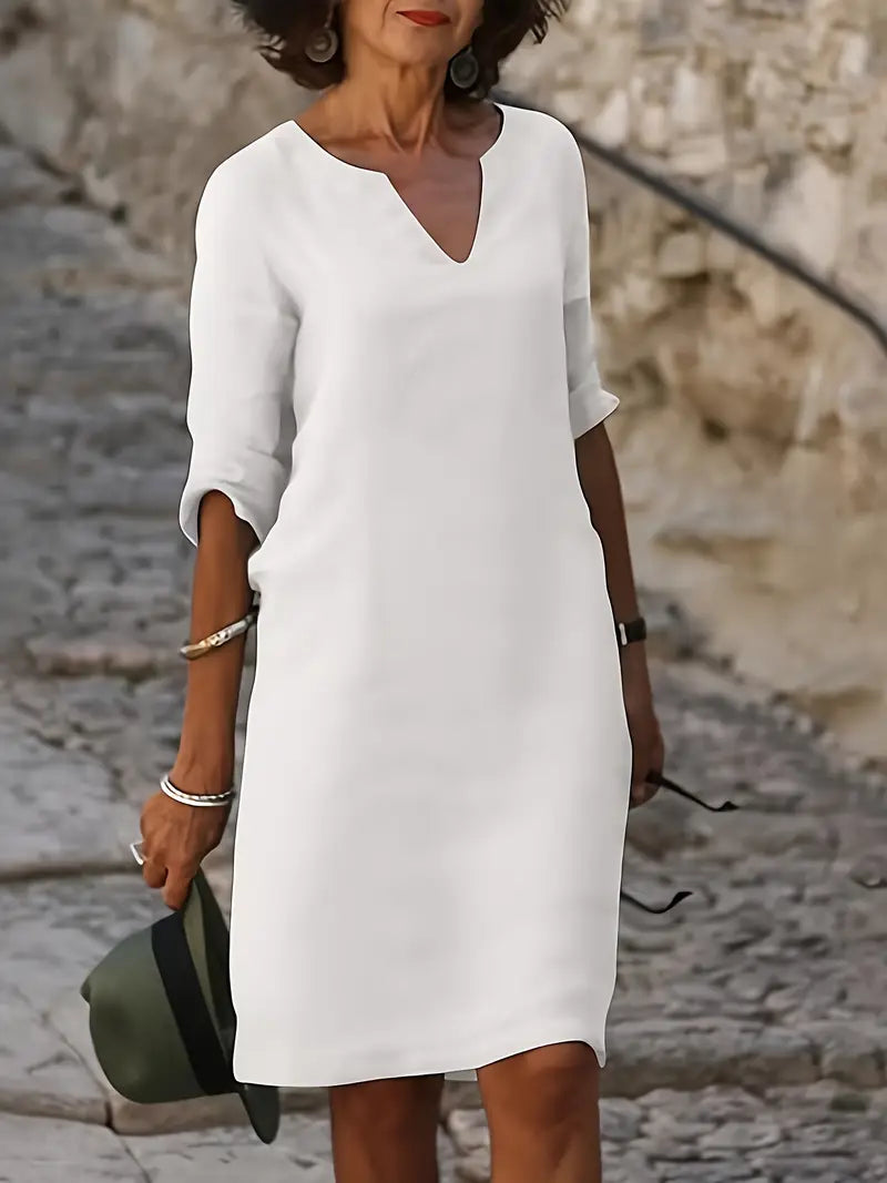 "Abito elegante donna scollo a V, tessuto morbido, silhouette valorizzata, ideale per cerimonie e occasioni speciali."