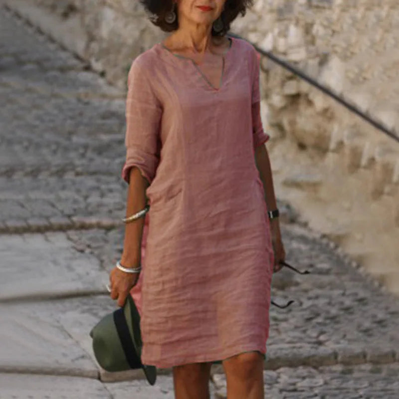 "Abito elegante donna scollo a V, tessuto morbido, silhouette valorizzata, ideale per cerimonie e occasioni speciali."