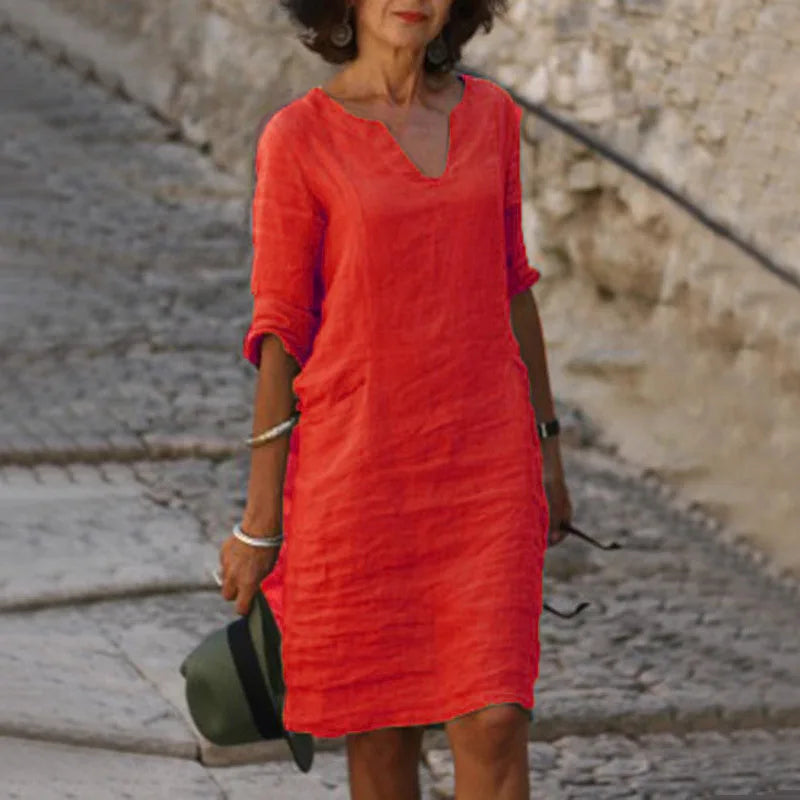 "Abito elegante donna scollo a V, tessuto morbido, silhouette valorizzata, ideale per cerimonie e occasioni speciali."