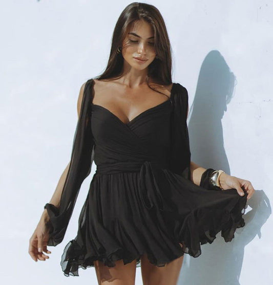 "Abito estivo corto donna con stampa chic, colori vivaci, vestibilità elegante e comoda, perfetto per l'estate."