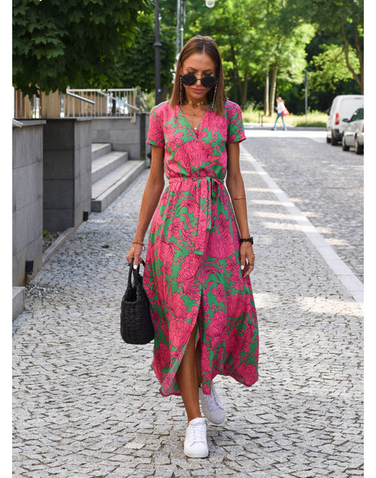 "Abito estivo donna in cotone traspirante, design elegante, comodità e freschezza per giornate calde."