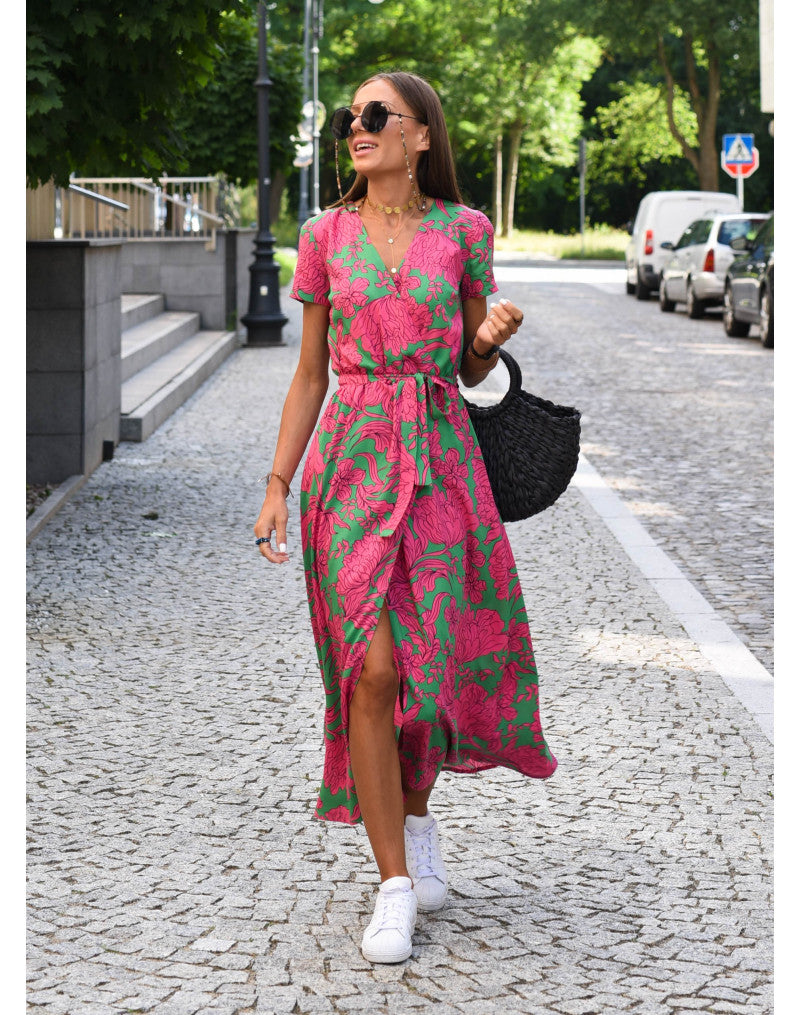 "Abito estivo donna in cotone traspirante, design elegante, comodità e freschezza per giornate calde."