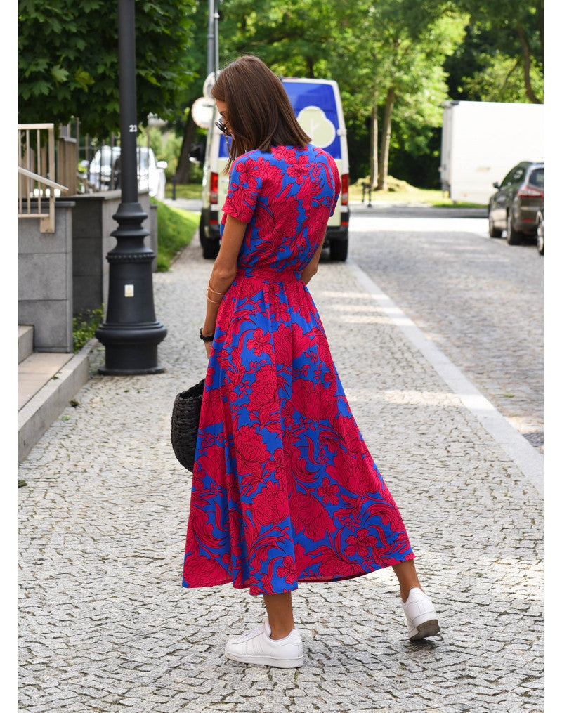 "Abito estivo donna in cotone traspirante, design elegante, comodità e freschezza per giornate calde."