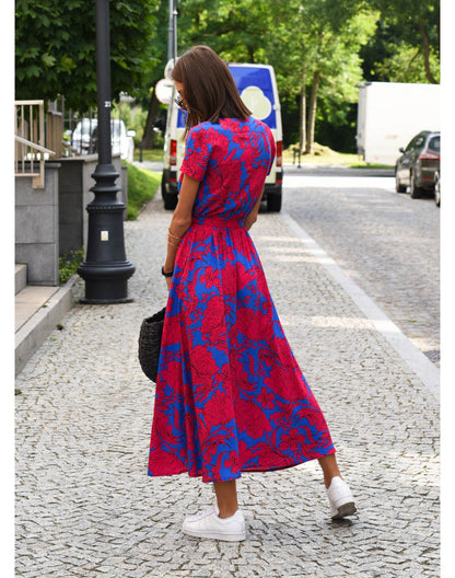 "Abito estivo donna in cotone traspirante, design elegante, comodità e freschezza per giornate calde."