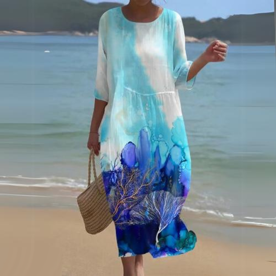 "Abito estivo floreale da donna elegante con stampa floreale delicata, in cotone leggero e vestibilità lusinghiera."