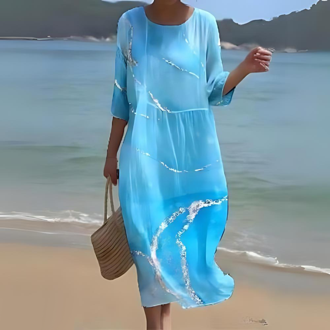 "Abito estivo floreale da donna elegante con stampa floreale delicata, in cotone leggero e vestibilità lusinghiera."