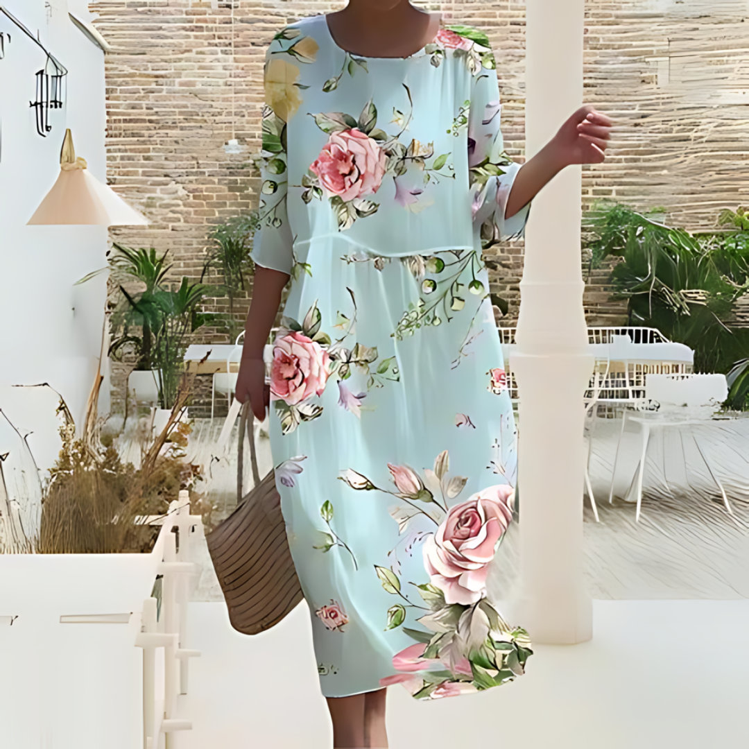 "Abito estivo floreale da donna elegante con stampa floreale delicata, in cotone leggero e vestibilità lusinghiera."