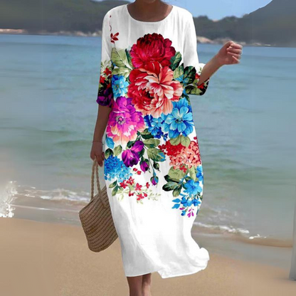 "Abito estivo floreale da donna elegante con stampa floreale delicata, in cotone leggero e vestibilità lusinghiera."