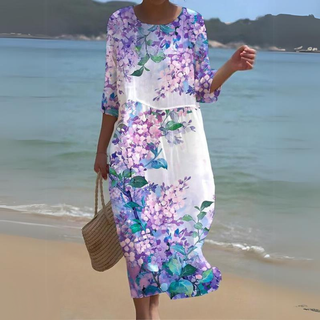 "Abito estivo floreale da donna elegante con stampa floreale delicata, in cotone leggero e vestibilità lusinghiera."