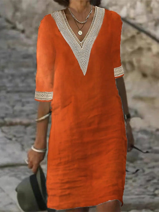 "Abito estivo in lino, scollo V con pizzo, maniche 3/4, donna. Look elegante, tessuto leggero, stile versatile."