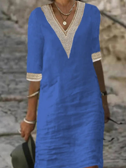 "Abito estivo in lino, scollo V con pizzo, maniche 3/4, donna. Look elegante, tessuto leggero, stile versatile."