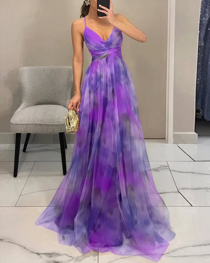 "Abito lungo donna floreale elegante, stampa delicata, silhouette fluida, ideale per eventi speciali. Vista frontale."