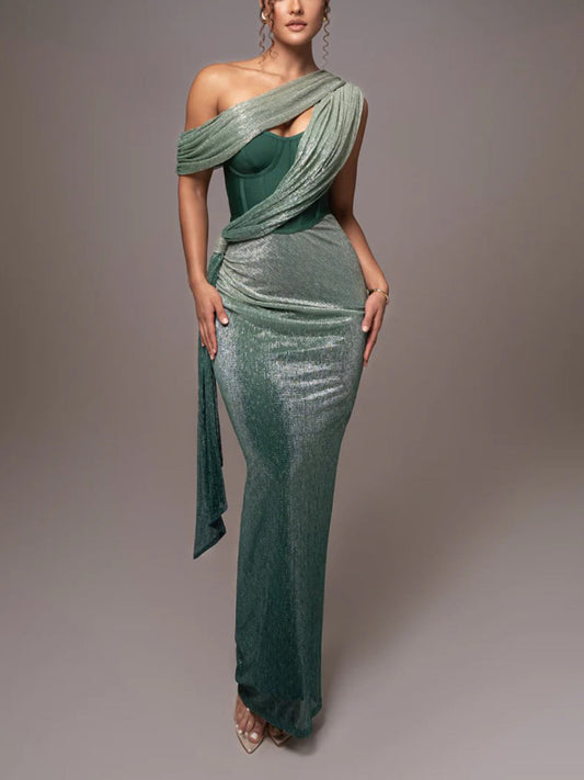 Abito lungo donna patchwork elegante, silhouette fluida, dettagli raffinati, perfetto per occasioni speciali e glamour.