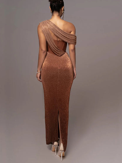 Abito lungo donna patchwork elegante, silhouette fluida, dettagli raffinati, perfetto per occasioni speciali e glamour.