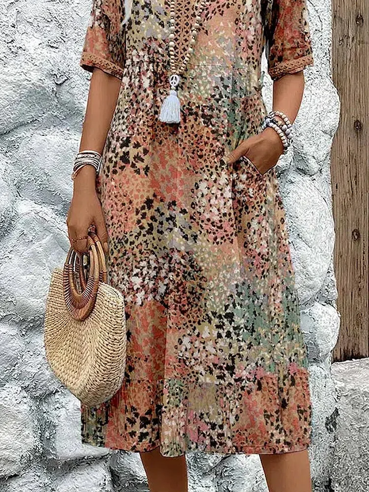"Abito midi da donna con scollo a V, tessuto leggero e colori multipli. Elegante e versatile per ogni occasione."