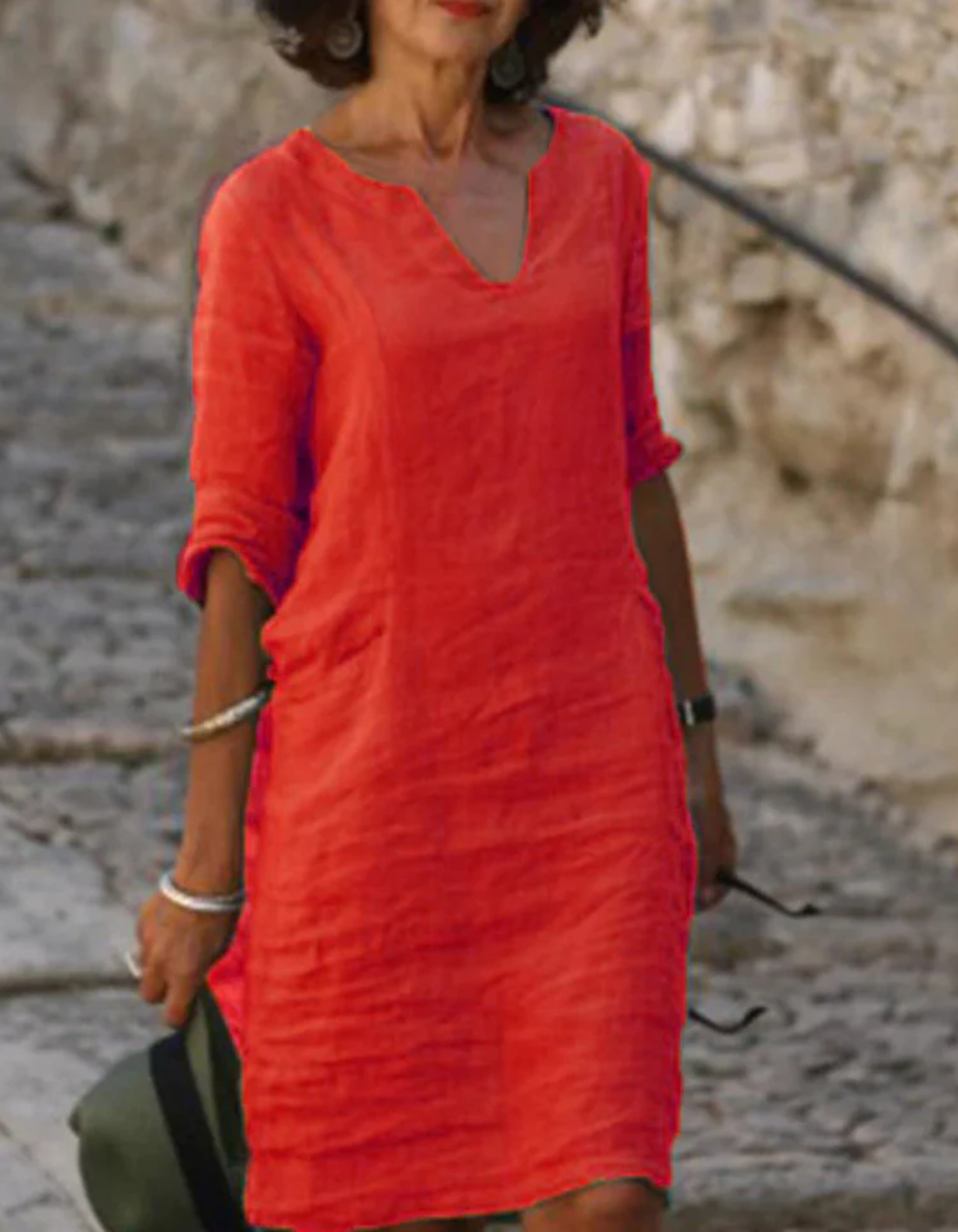"Abito tunica donna lino con scollo a V, silhouette fluente, ideale per l'estate, colore chiaro, stile casual e raffinato"