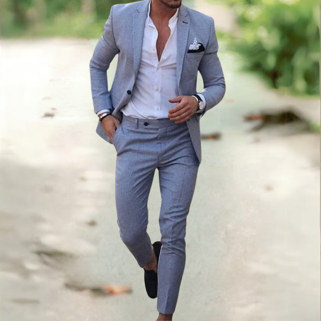 "Abito uomo in lino elegante con giacca e pantaloni coordinati, design raffinato e confortevole per lavoro e eventi speciali.