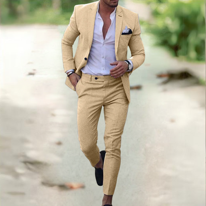 "Abito uomo in lino elegante con giacca e pantaloni coordinati, design raffinato e confortevole per lavoro e eventi speciali.