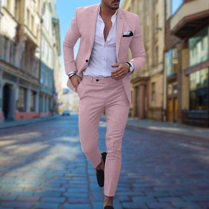 "Abito uomo slim fit traspirante blu, elegante per eventi formali, con taglio moderno e dettagli raffinati."