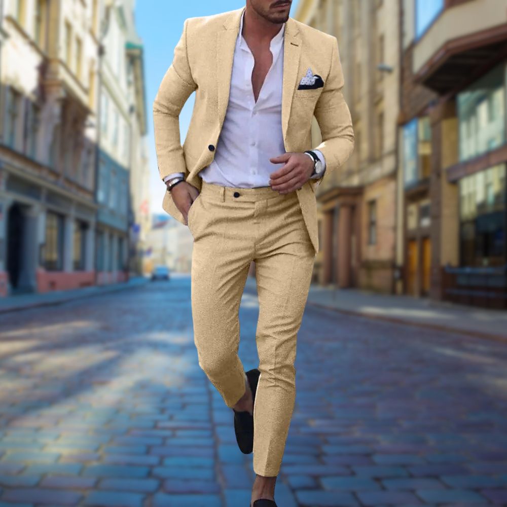 "Abito uomo slim fit traspirante blu, elegante per eventi formali, con taglio moderno e dettagli raffinati."