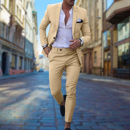"Abito uomo slim fit traspirante blu, elegante per eventi formali, con taglio moderno e dettagli raffinati."