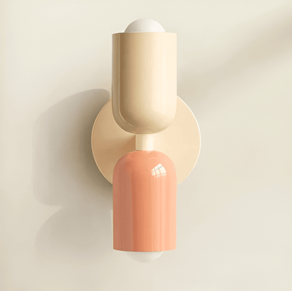 "Applique da parete moderna con LED, design contemporaneo, struttura in metallo, luce calda bianca, facile installazione."