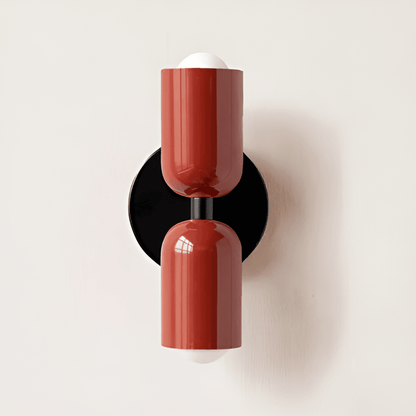 "Applique da parete moderna con LED, design contemporaneo, struttura in metallo, luce calda bianca, facile installazione."