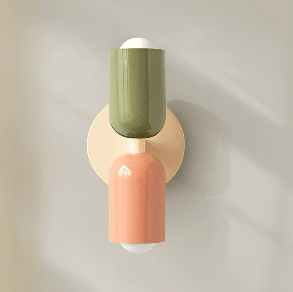 "Applique da parete moderna con LED, design contemporaneo, struttura in metallo, luce calda bianca, facile installazione."