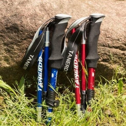 Bastoncini da trekking regolabili, ergonomici in alluminio, pieghevoli, leggeri, ideali per escursioni su terreni diversi.