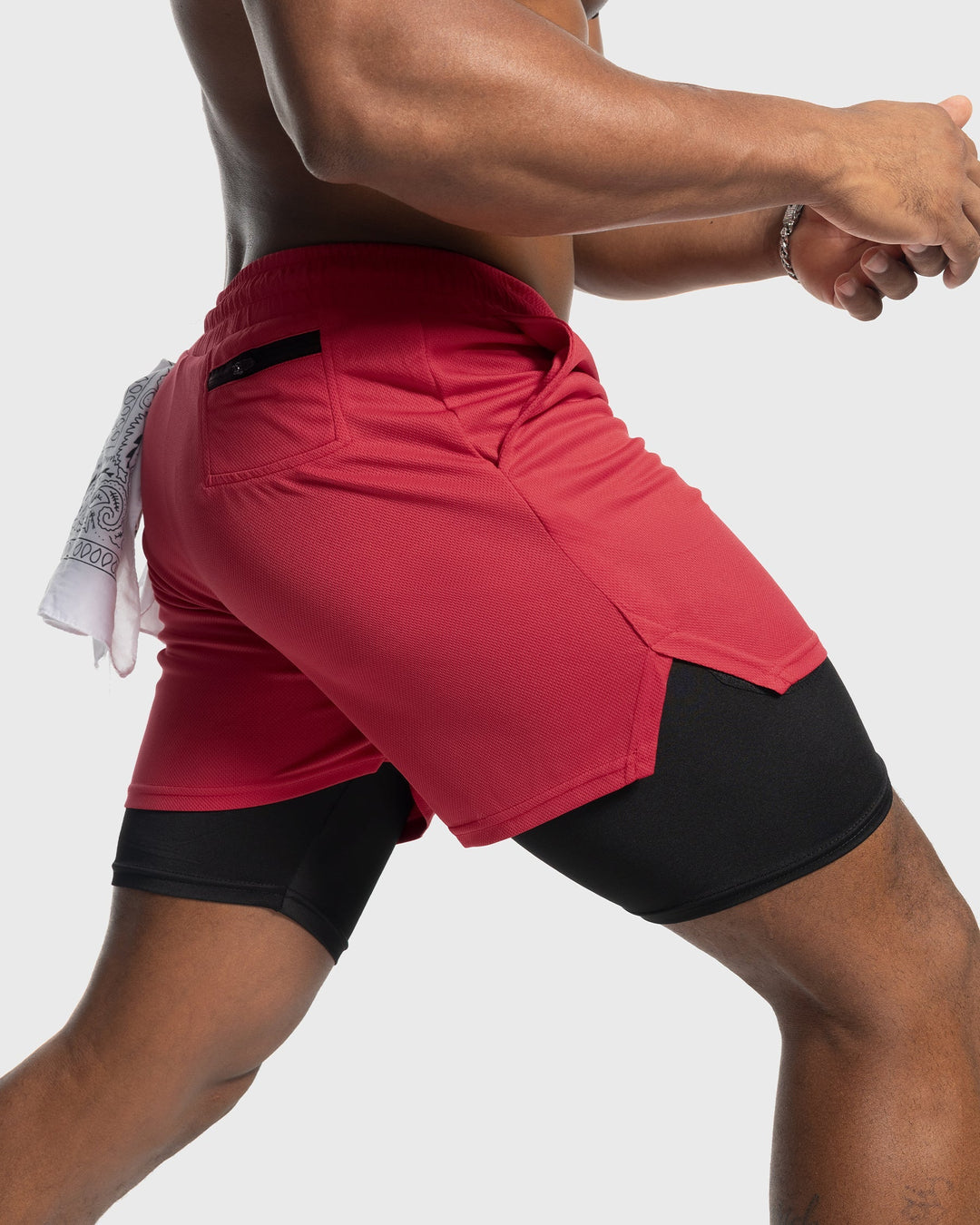 Black men's lined athletic shorts, performance mesh, ideal for intense workouts.