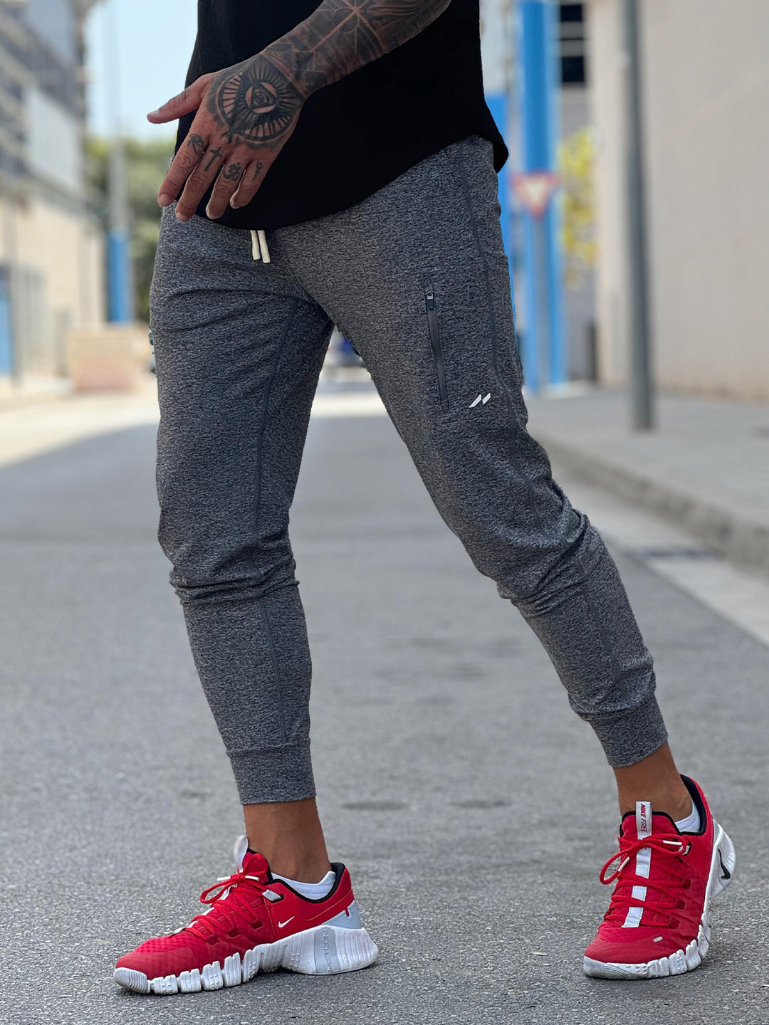 Black men's gym joggers, durable stretch fabric, built for intense workouts.