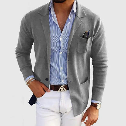 "Blazer classico uomo elegante, taglio moderno, colore sofisticato; perfetto per ufficio ed eventi formali, versatile e stilo