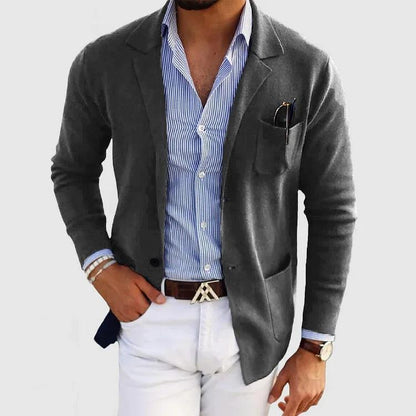"Blazer classico uomo elegante, taglio moderno, colore sofisticato; perfetto per ufficio ed eventi formali, versatile e stilo