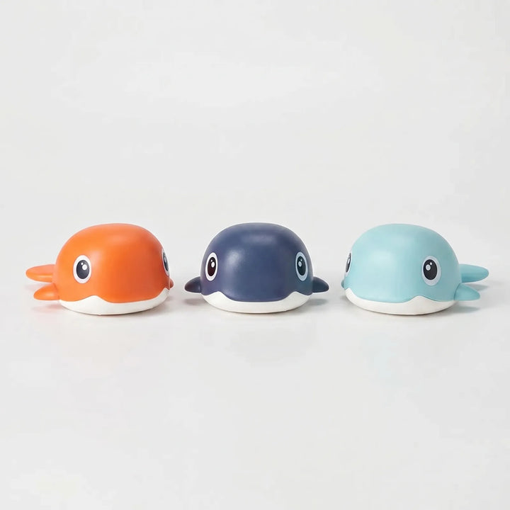 Kids' battery-free floating whale bath toy set, a charming wind-up water toy for splashy tub fun.