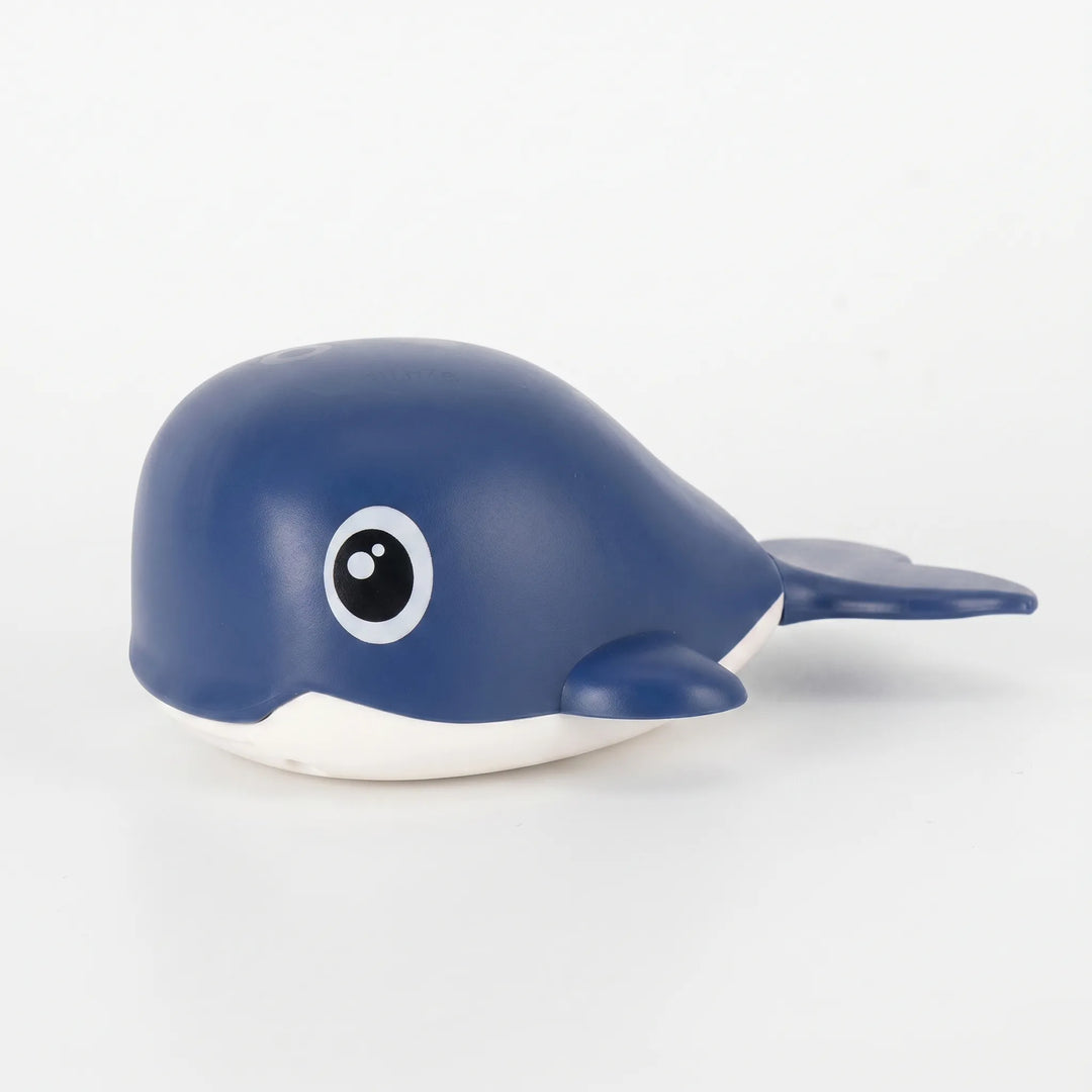 Wind-up whale floating bath toy for toddlers, a battery-free water toy bringing joy to kids' playtime.