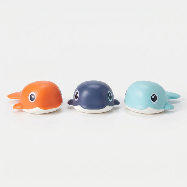 Whale-shaped battery-free floating bath toy, a durable wind-up water toy perfect for toddler pool fun.