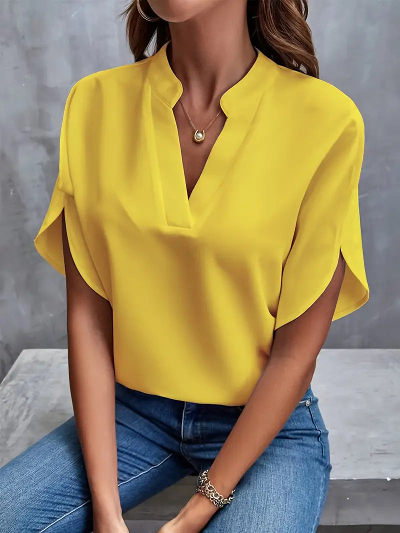 "Blusa leggera donna V-neck, colori vivaci, design elegante, perfetta per la primavera, moda eco-consapevole, comfort elevato