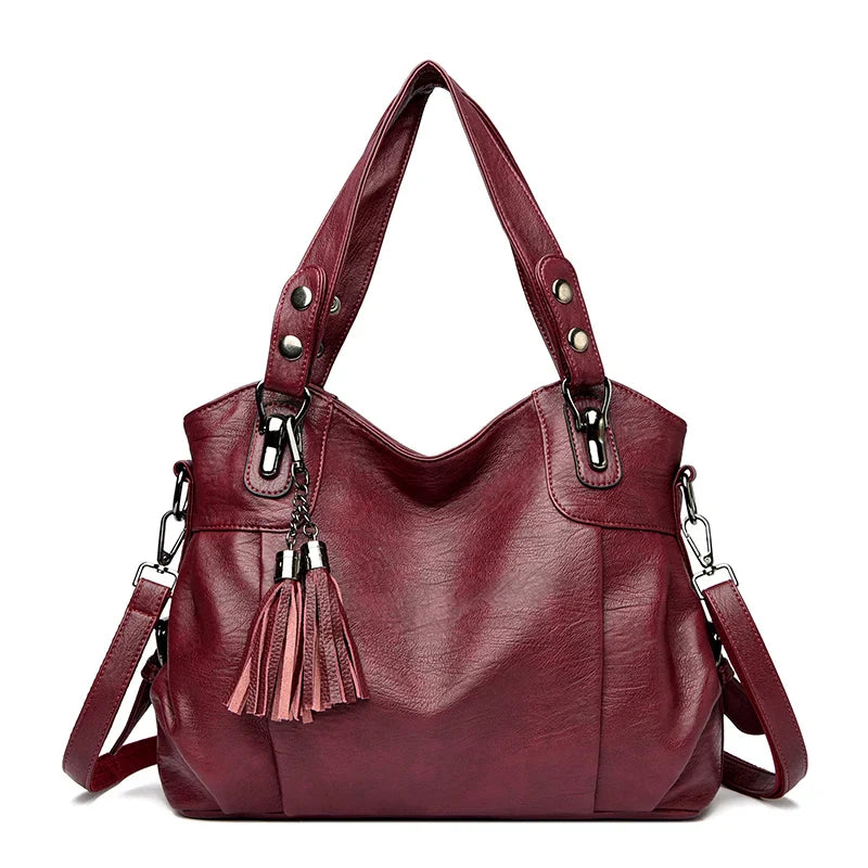 "Borsa a spalla elegante in pelle genuina; design robusto con chiusura zip e rivetti per stile e praticità."