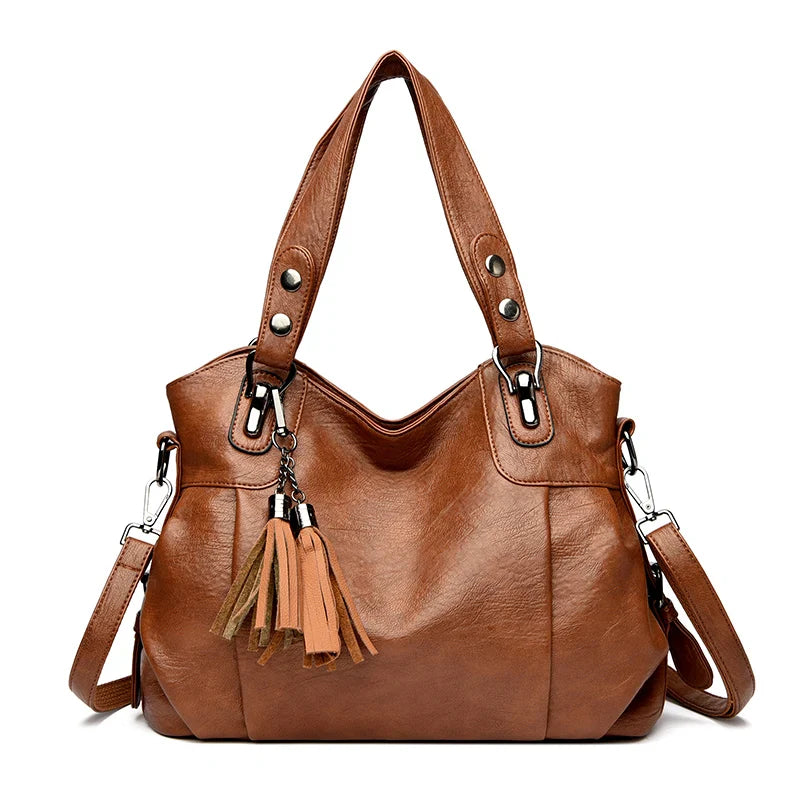 "Borsa a spalla elegante in pelle genuina; design robusto con chiusura zip e rivetti per stile e praticità."